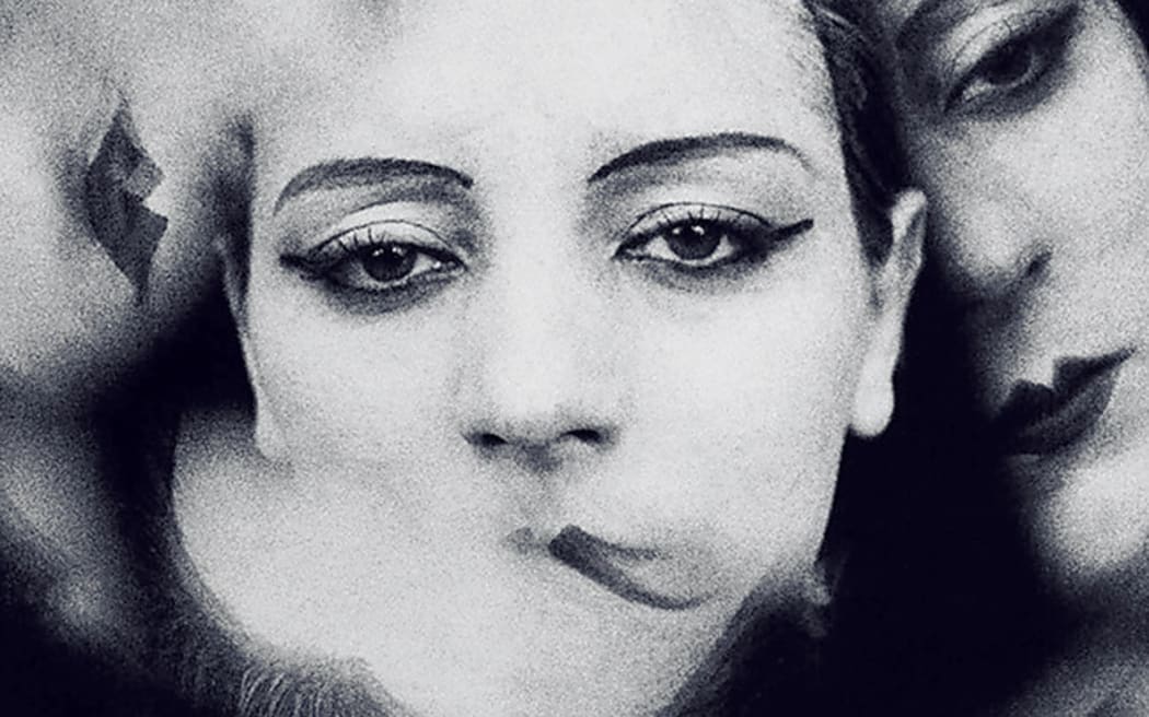 cover image of the book "Kiki Man Ray"