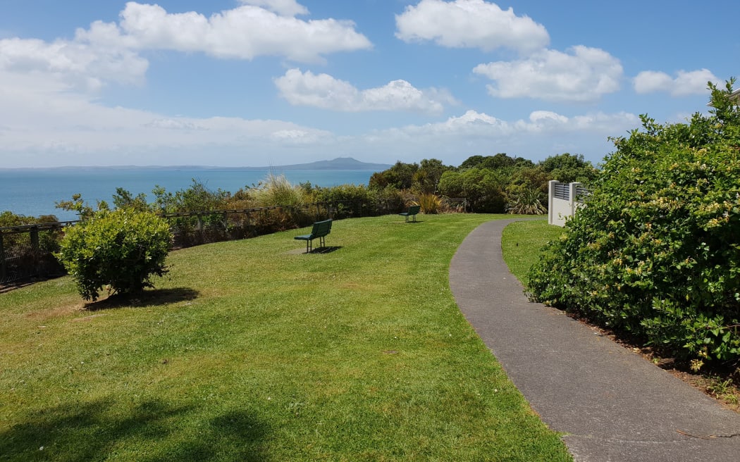 Dan Jones Bluff on the North Shore city cliff top walkway