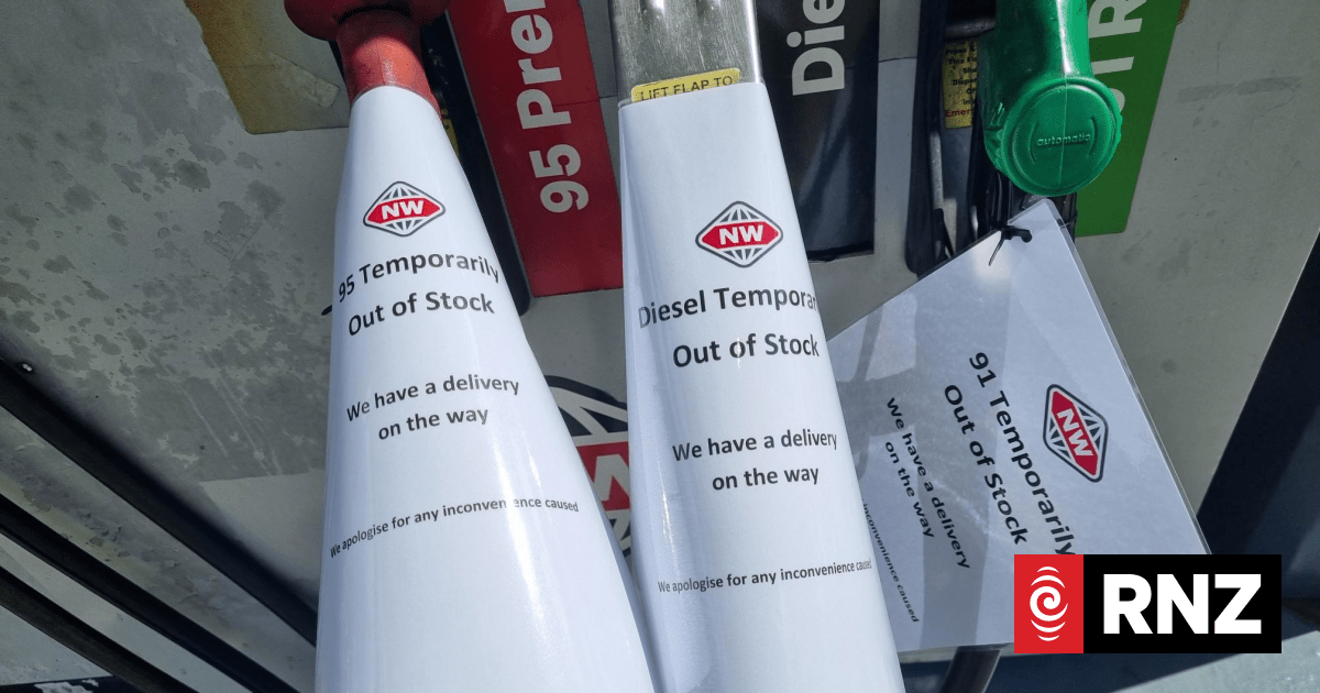 Live: Fuel stations run out again, Luxon warns NZ preparing 
