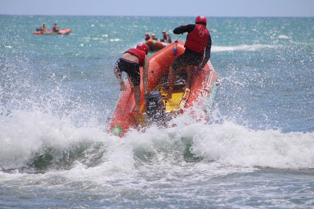 A team competes in the Auckland All-In IRB Event 2020