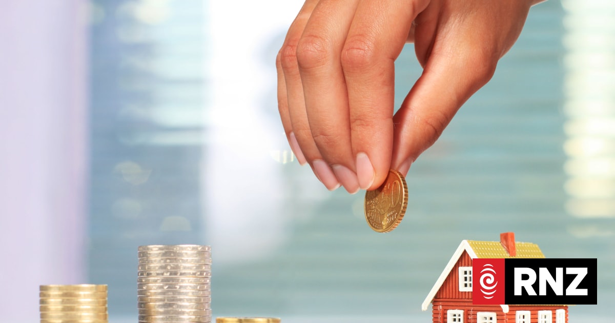 Lower mortgage rates help offset fuel price hikes for households