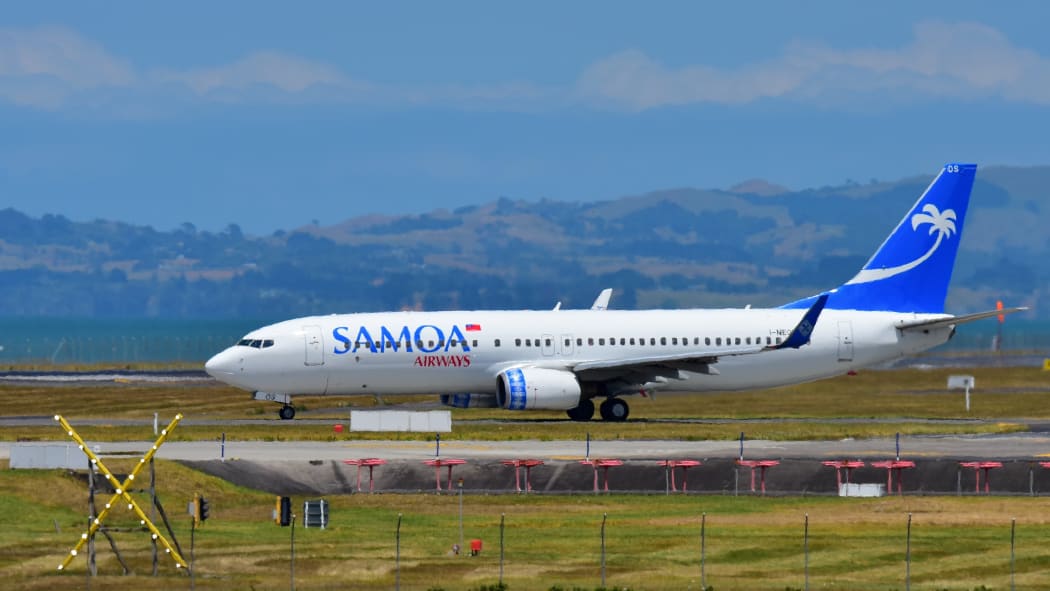Samoa Airways Boeing 737-800 taxiing at Auckland International Airport.