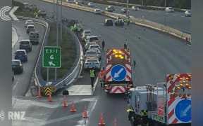 Motorway mayhem puts brakes on for thousands of Akld motorists