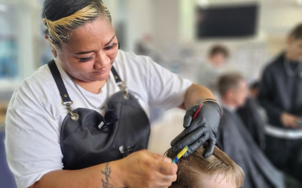 Trainer barber Velinder Simon.