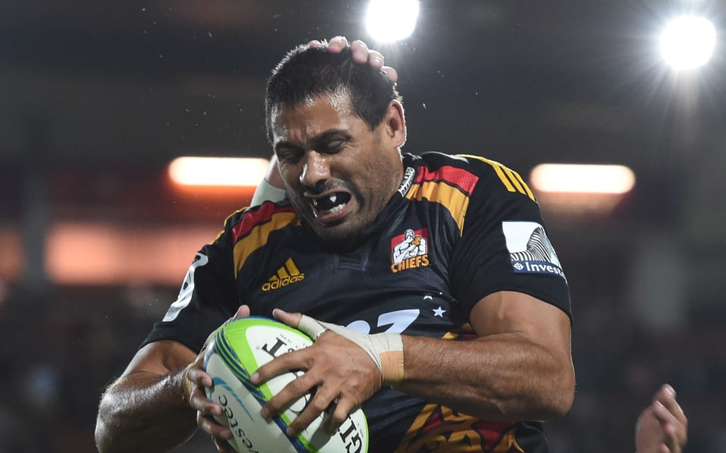 Chiefs lock Ross Filipo