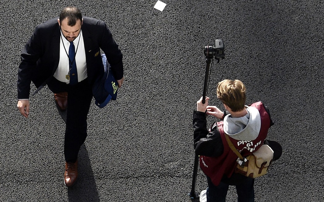 Australia's head coach Michael Cheika (L) arrives for a semi-final match of the 2015 Rugby World Cup between Argentina and Australia at Twickenham Stadium, southwest London, on October 25, 2015. AFP PHOTO / FRANCK FIFE