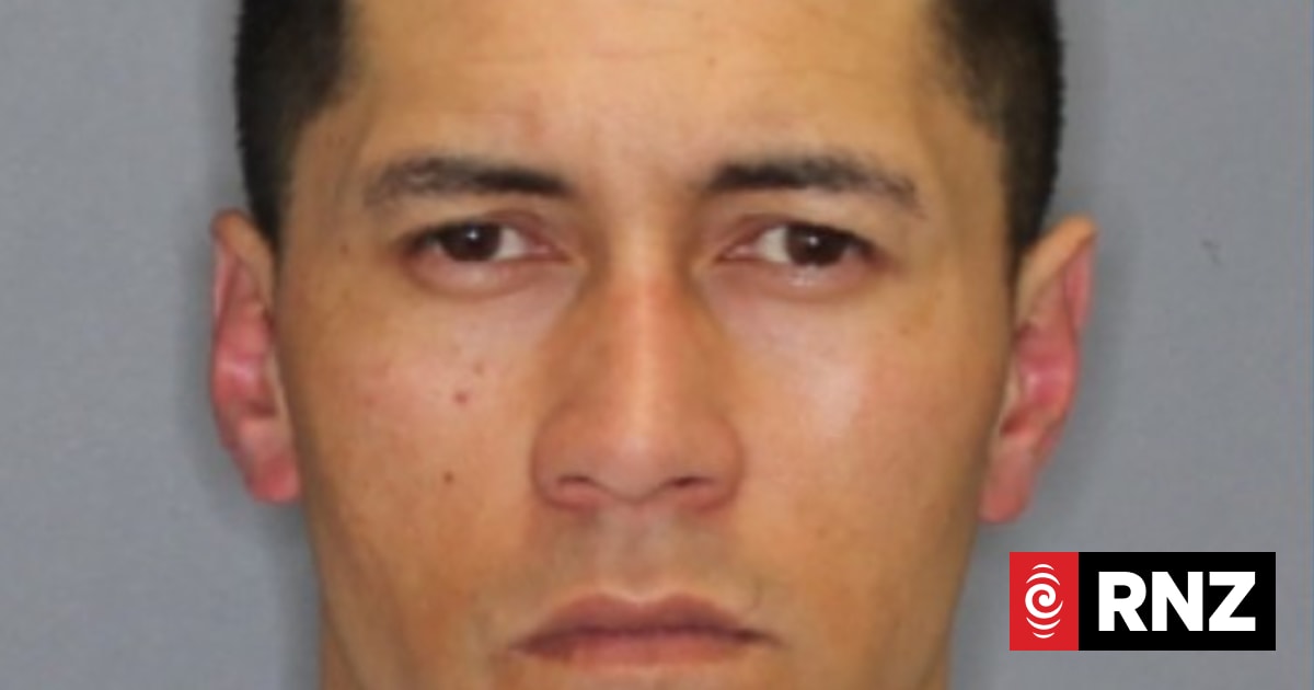 Police ask for public's help in search for wanted man | RNZ