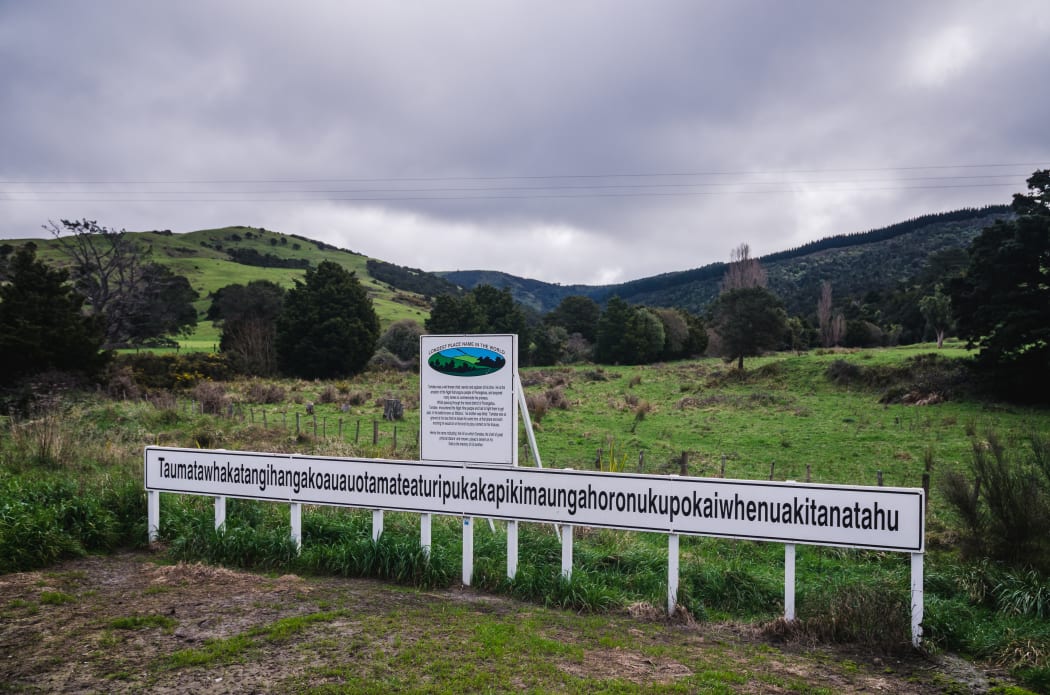 New Zealand. world's longest place named Taumatawhakatangihangakōauauotamateapōkaiwhenuakitānatahu.
