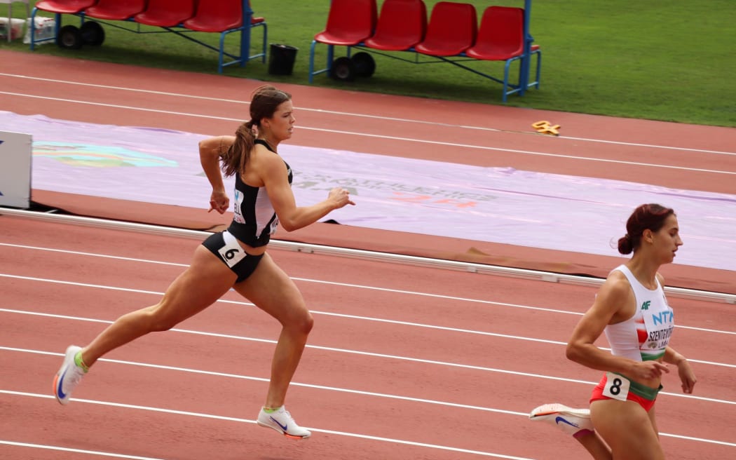 Runner Madeline Waddell at World U20 Championships