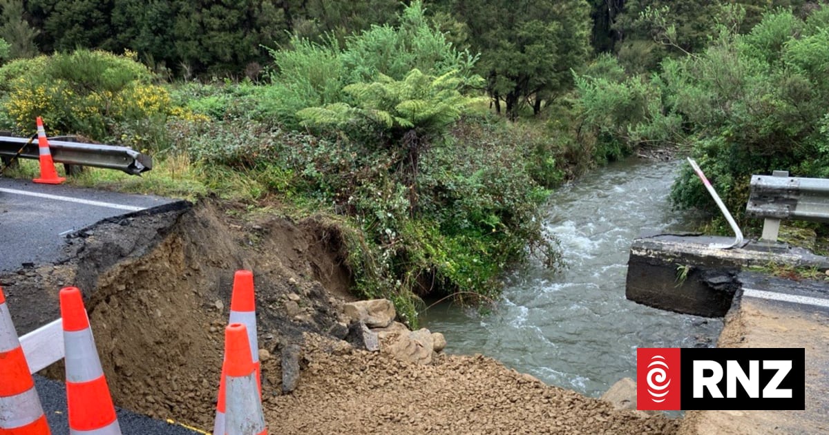 Remutaka Hill road cut off after roads and properties flood | RNZ