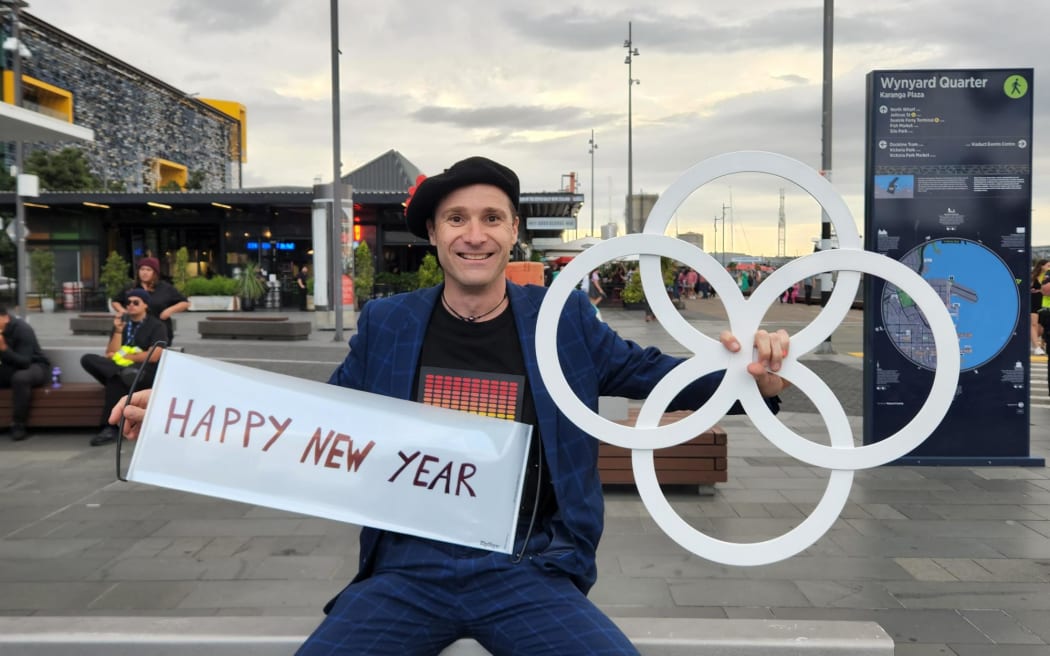 Magician "JP" on Auckland's waterfront.