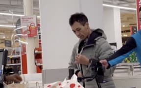 The groceries were paid for swiftly without Esa noticing.