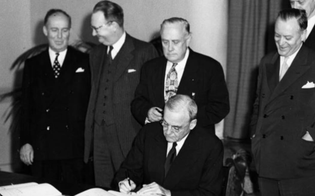 US officials signing the ANZUS treaty