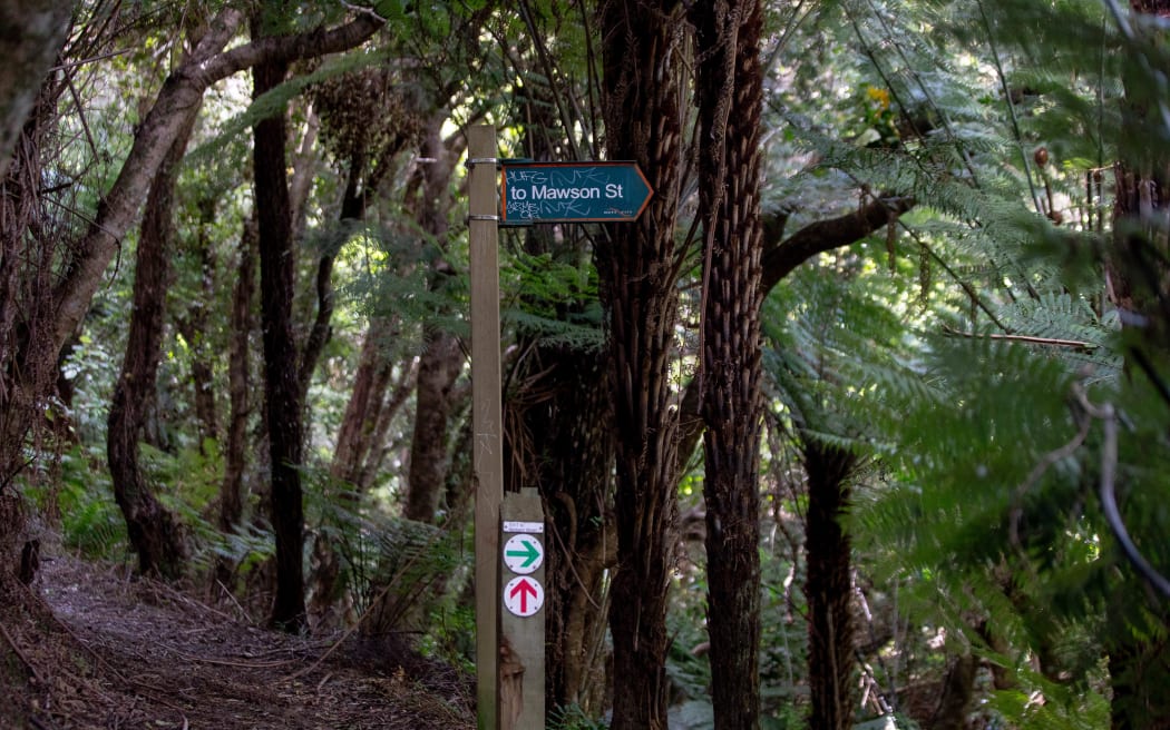 A sign on the Haywards Track.
