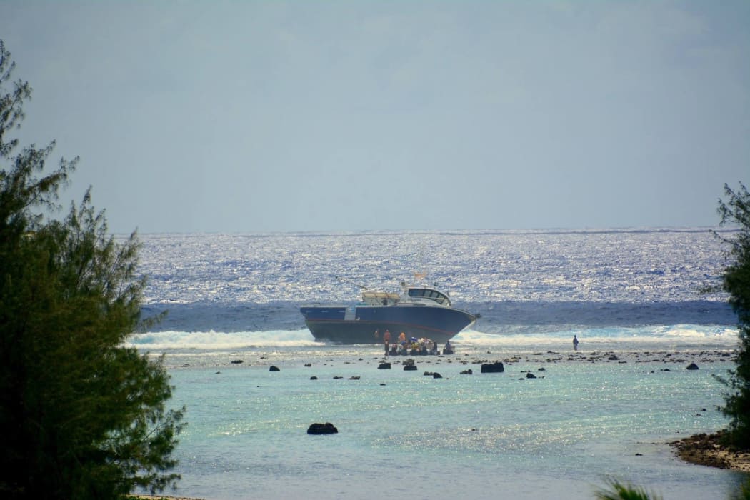 FV Zambugga on the reef between Motu Tapu and Motu Oneroa in Muri