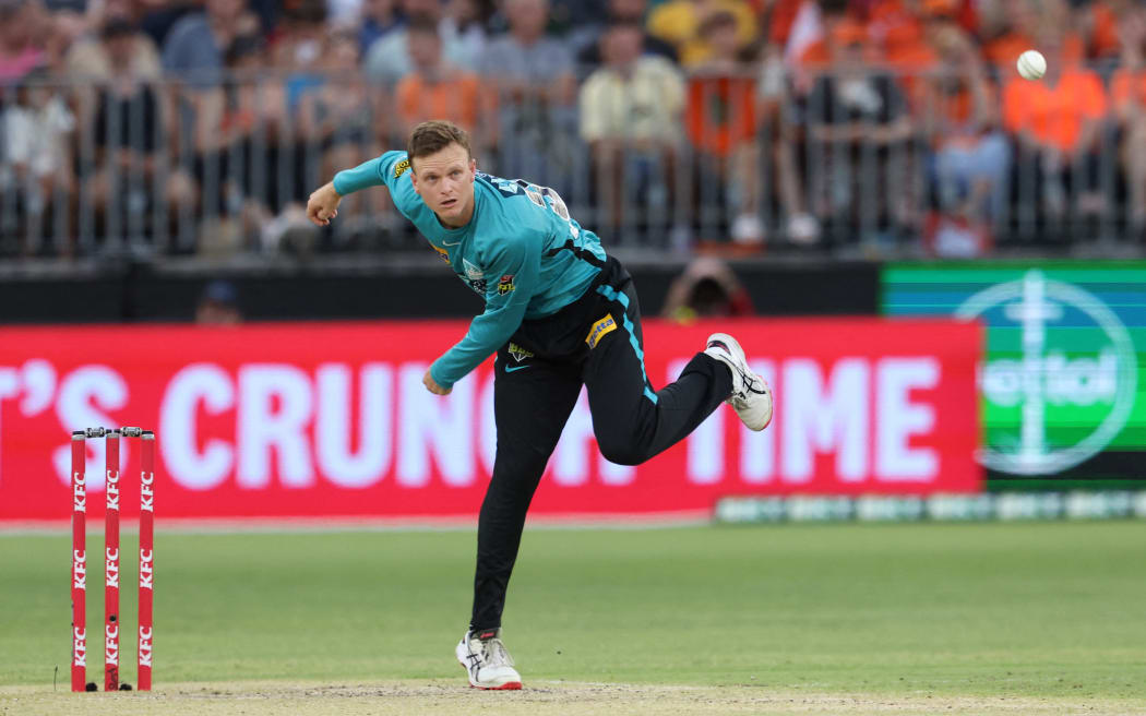 Matt Kuhnemann bowling for the Brisbane Heat in the Big Bash League in 2023.