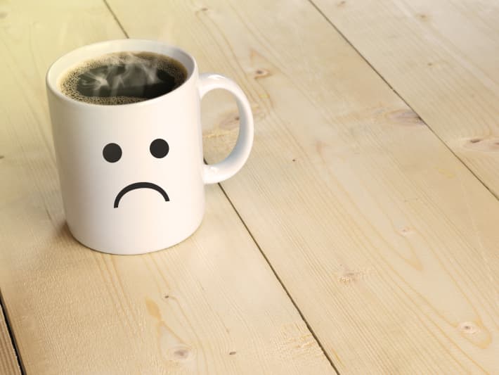 Having caffeine has pros and cons, such as anxiety, high blood pressure and sleep disruption.