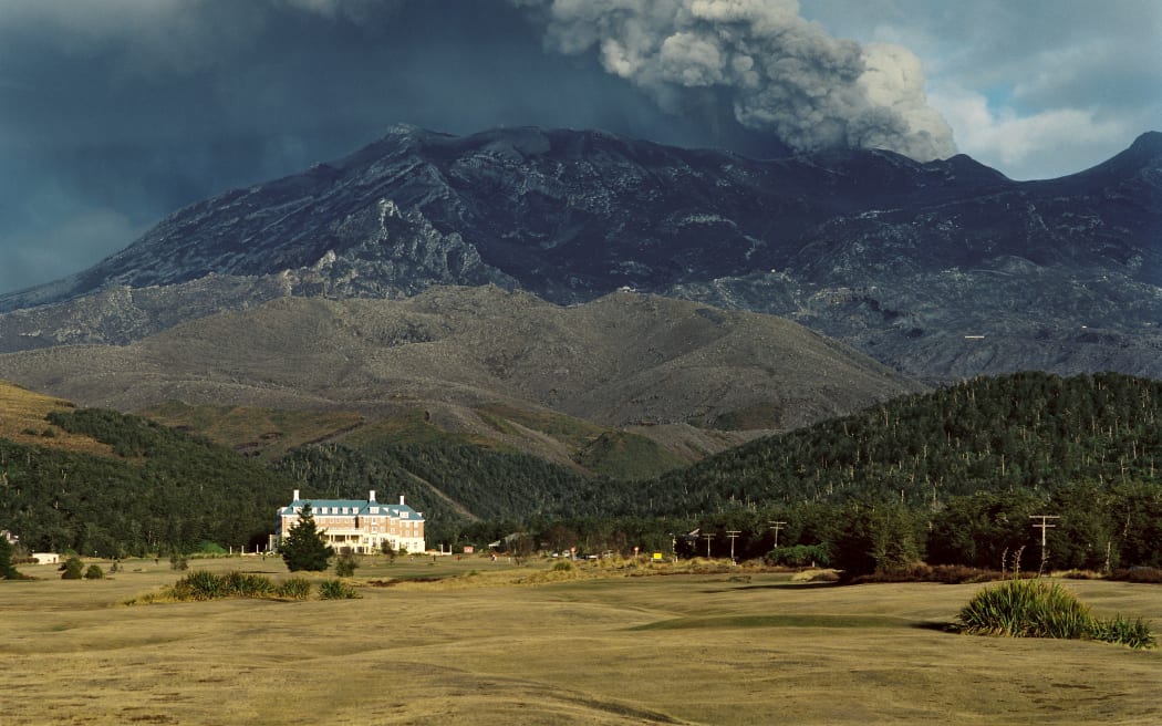 Mt Ruapehu erupts in 1995.