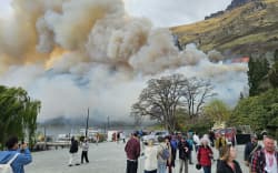 Firefighters battle blaze at Auckland Coca-Cola factory | RNZ