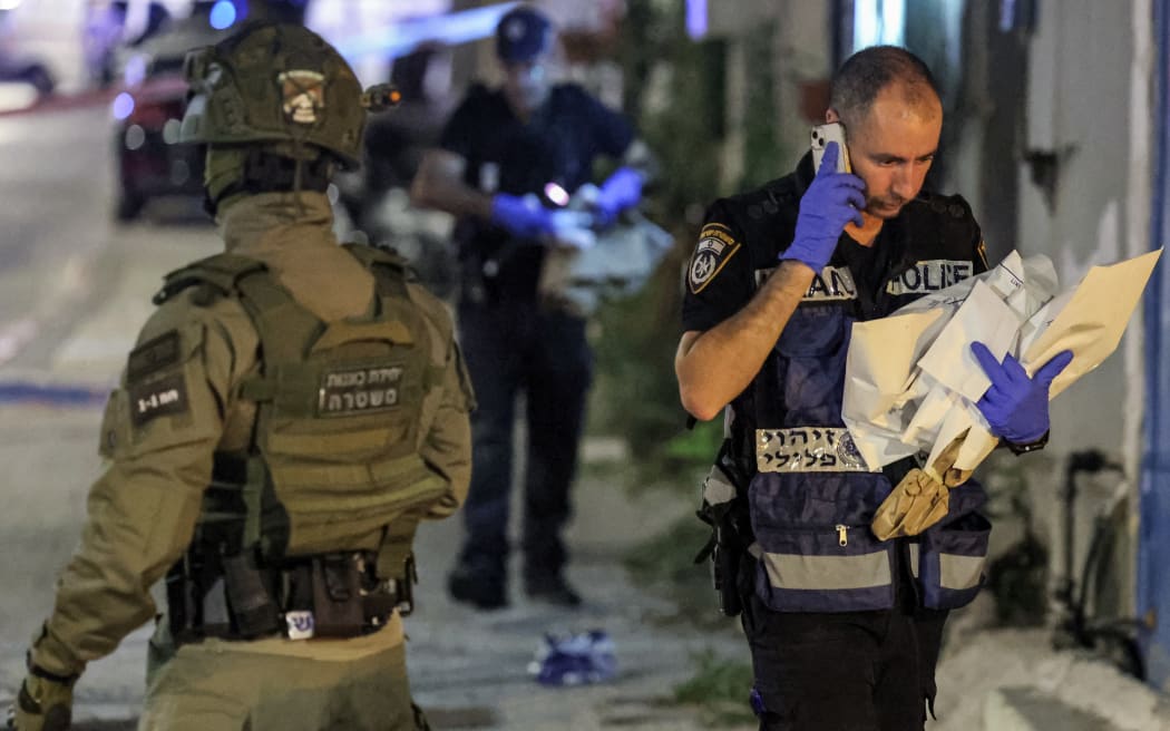 Israel police officer and a special forces member. Tel Aviv. Wednesday, 02/10/2024.