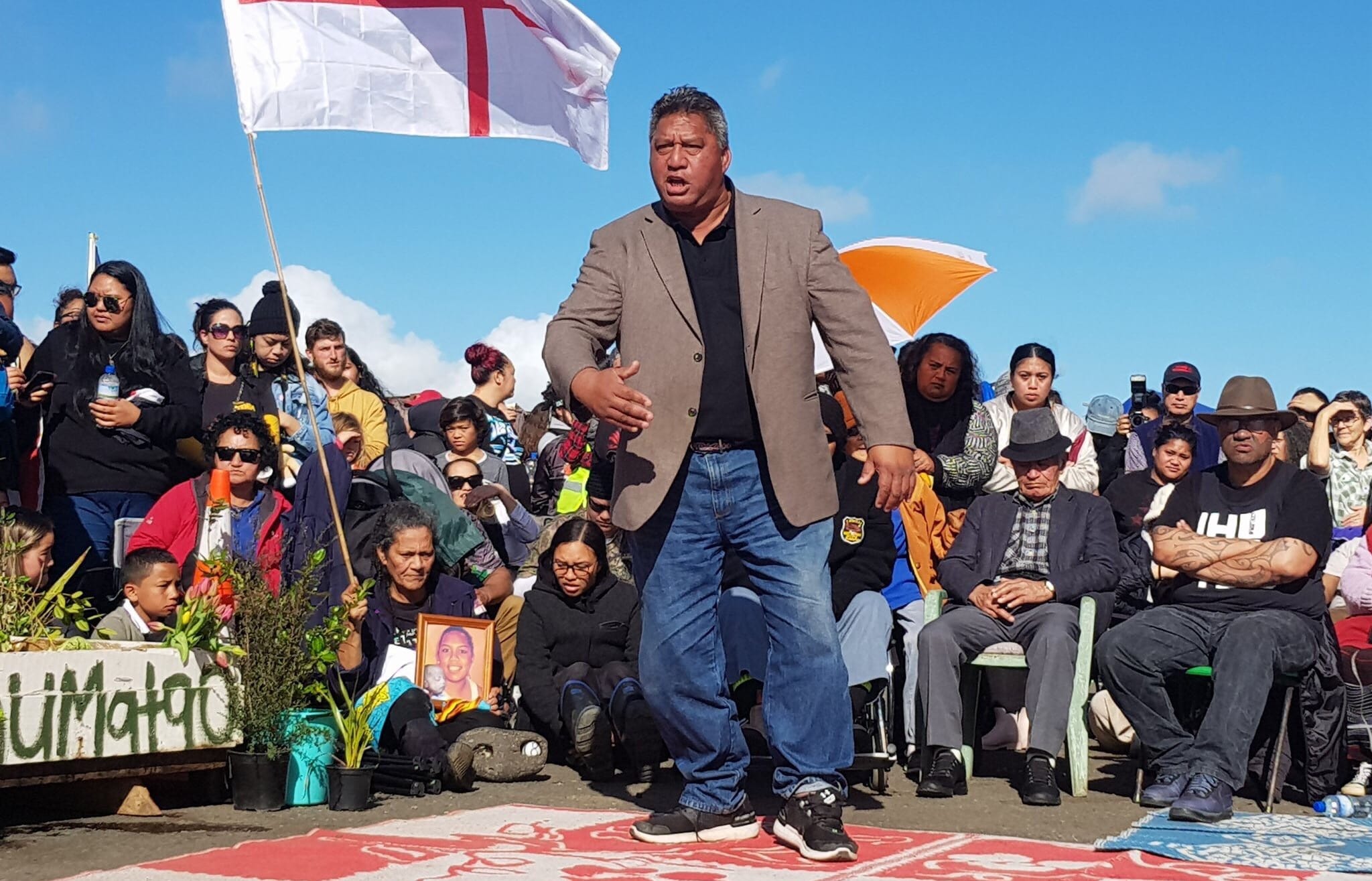 Mana whenua speaker Eru Rakena addressing Maori ministers on Day 5 of the Ihumatao protests.