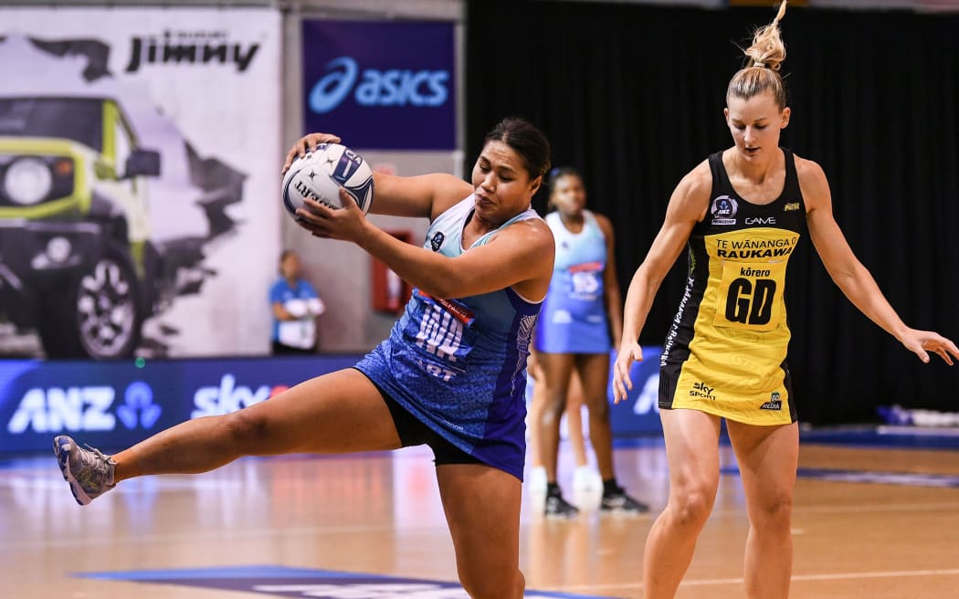 Peta Toeva of the Mystics and  Katrina Rore of Pulse.