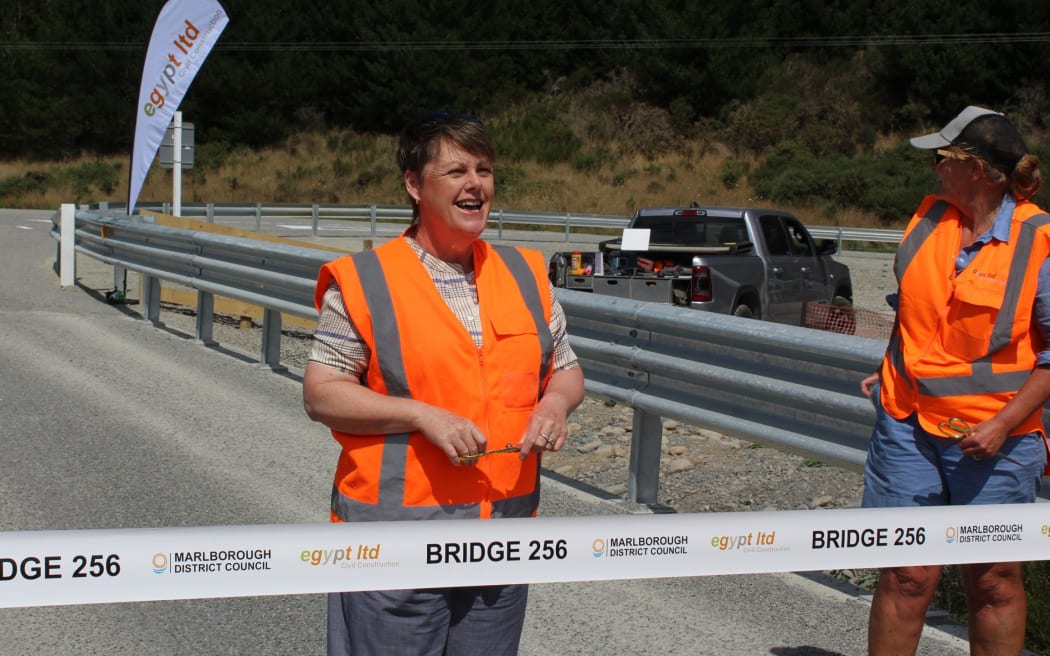 Marlborough mayor Nadine Taylor gets ready to cut the ribbon of the new Waihopai Bridge.