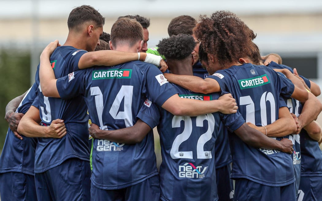 Auckland huddle. ISPS Handa Men's Premiership, Auckland City FC v Wellington Phoenix, Kiwitea Street Auckland, Saturday 19th December 2020.