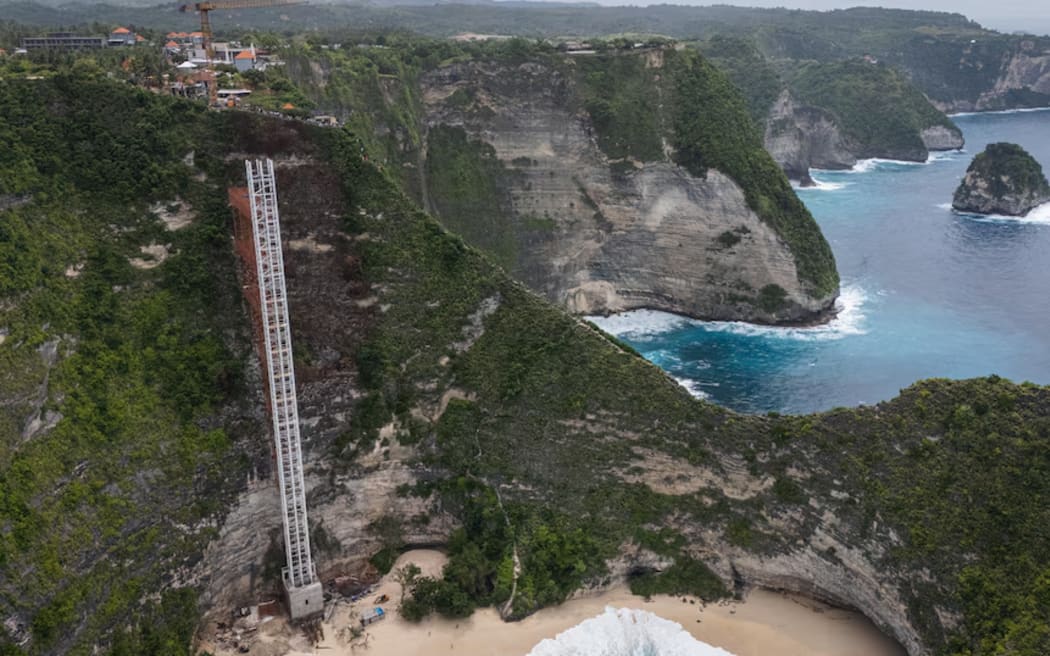 A drone shot captures the construction site at Kelingking Beach.