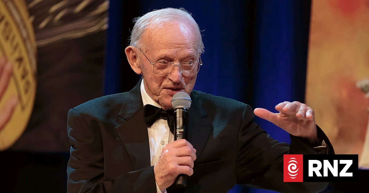 Coach Arch Jelley, who coached John Walker to mile record, dies aged 104