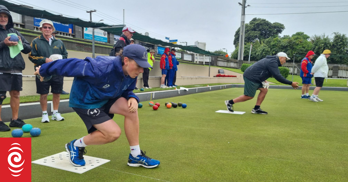 Rain can't deter lawn bowlers descending on Taranaki for open fours