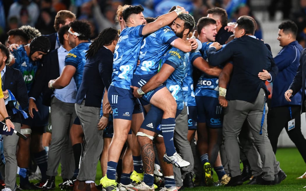 The Blues celebrate the win.
Blues v Highlanders, Sky Super Rugby Trans-Tasman Final. Eden Park, Auckland. New Zealand. Saturday 19 June 2021.
