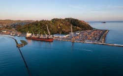 Gisborne’s Eastland Port is celebrating the arrival of a new container handler to move cargo at the port for loading onto ships.