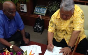Pacific Games Council president, Vidhya Lakhan (L) and Samoa's prime minister, Tuilaepa Sailele Malielegaoi (R).