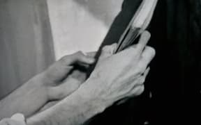 Bresson hands thumb