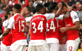 Arsenal players celebrate Olivier Giroud's goal.