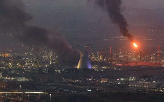 Smoke billows from a site in the city of Haifa on June 16, 2025, following a fresh barrage of Iranian missiles. Israel's military warned on June 16 of a new missile salvo incoming from Iran, as AFP journalists reported loud explosions in Jerusalem and fires outside the coastal city of Haifa. "A short while ago, the IDF identified missiles launched from Iran toward the territory of the State of Israel," the army posted on Telegram, using the acronym for its official name. (Photo by Ahmad GHARABLI / AFP)
