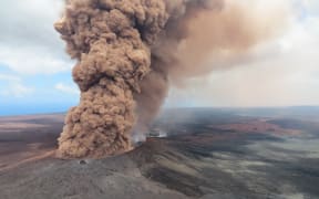 Acolumn of robust, reddish-brown ash plume occurred after a magnitude 6.9 South Flank of Kīlauea earthquake shook the Big Island of Hawai‘i.
