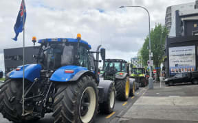 Farmers arrive on tractors in Auckland CBD for Groundswell protest on 20 October 2022.