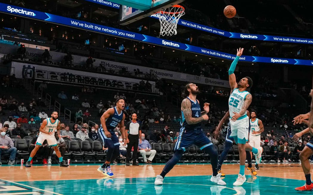 Steven Adams (C) in defensive action for the Memphis Grizzlies.
