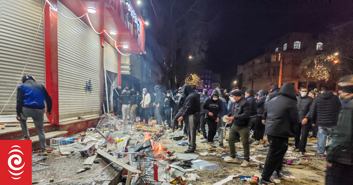 Iran's Guards declare 'red line' on security as Tehran seeks to quell unrest