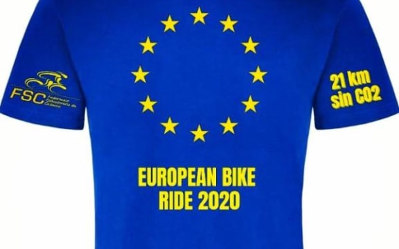 Police have released this image of a cycling shirt similar to the one worn by a man found dead on Portobello Road, Dunedin.