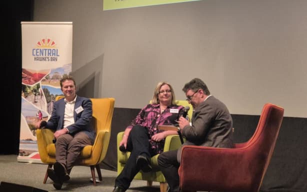 Central Hawke's Bay's mayoral hopefuls go head-to-head in debate | RNZ
