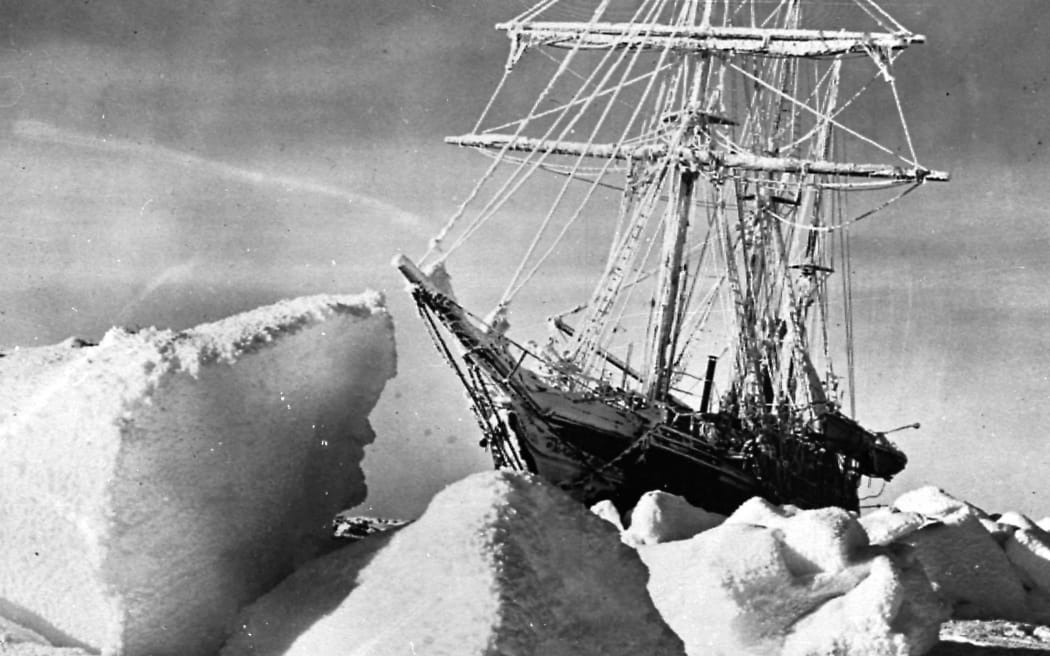 Antarctic expedition of Ernest Shackleton (1874-1922), British sailor and explorer. The boat "Endurance" in the ice of the Weddell Sea. October 1915. RV-67601© Collection Roger-Viollet / Roger-Viollet