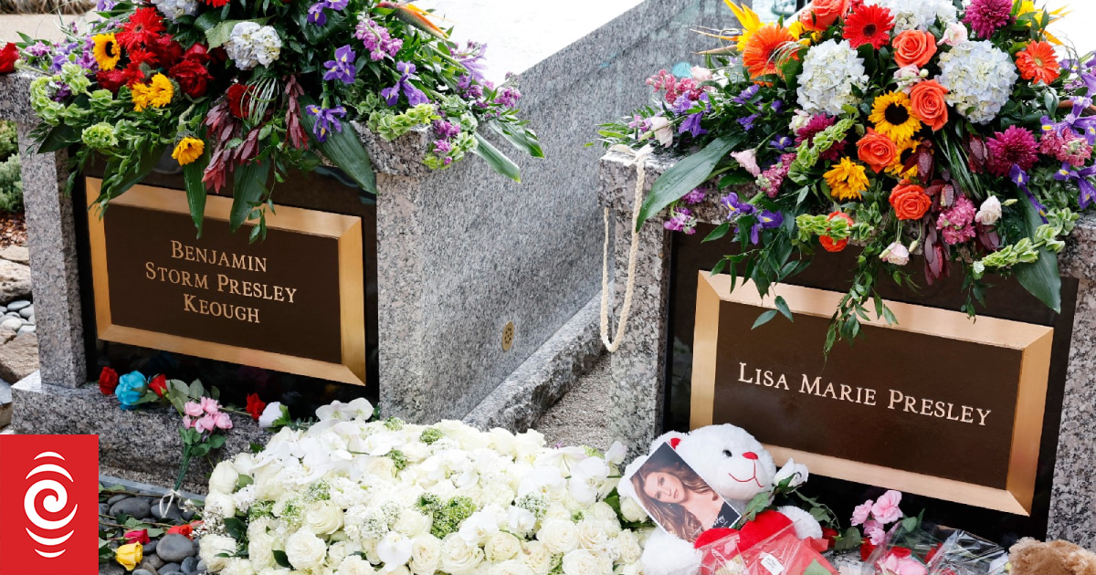 Lisa Marie Presley Mourned At Graceland Memorial Service Rnz News 0096