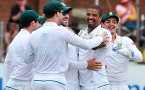 The team celebrates with Vernon Philander of the Proteas.