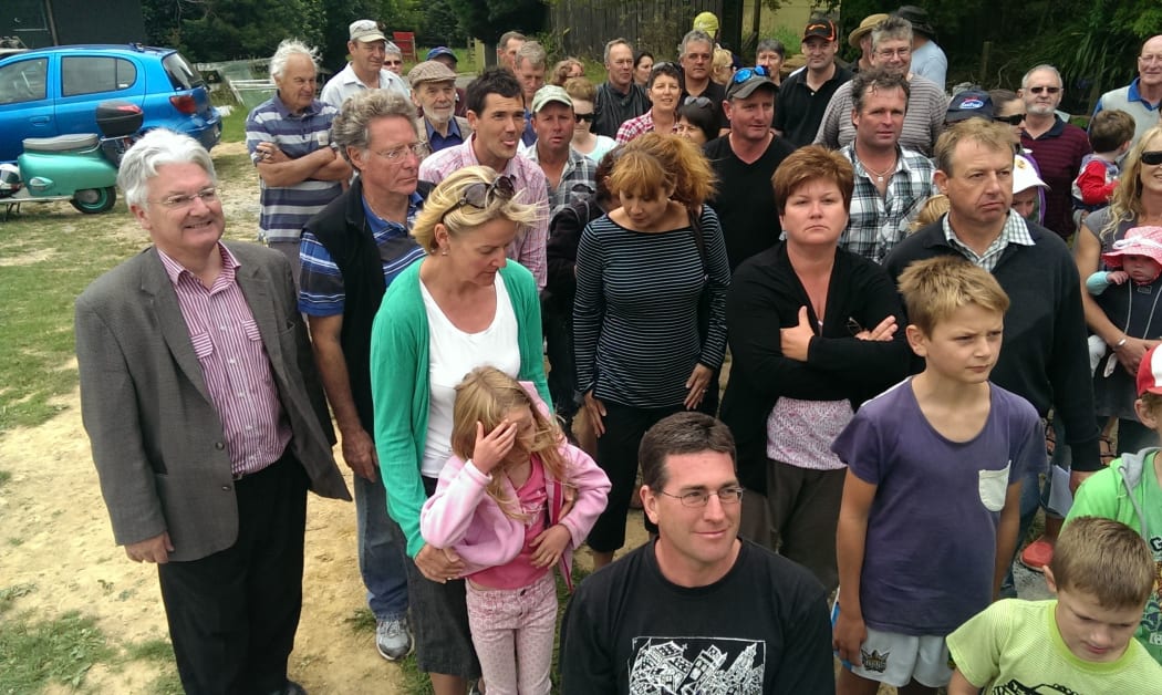 Peter Dunne (left) met residents on Saturday.