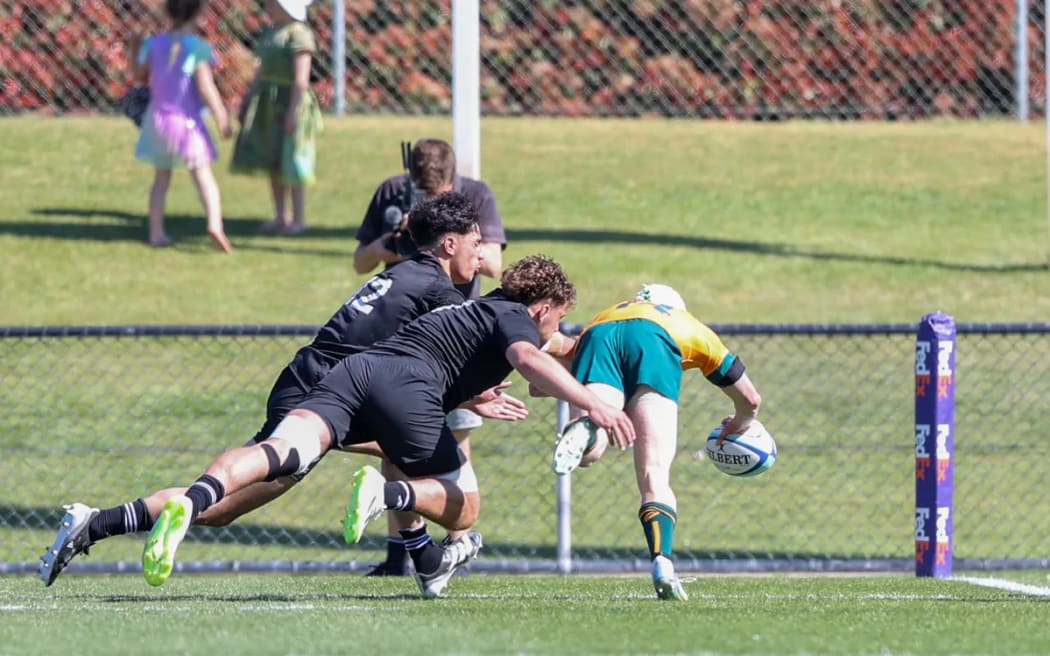 Aus U18 score another try on the way to beating the NZ Schoolboys.
