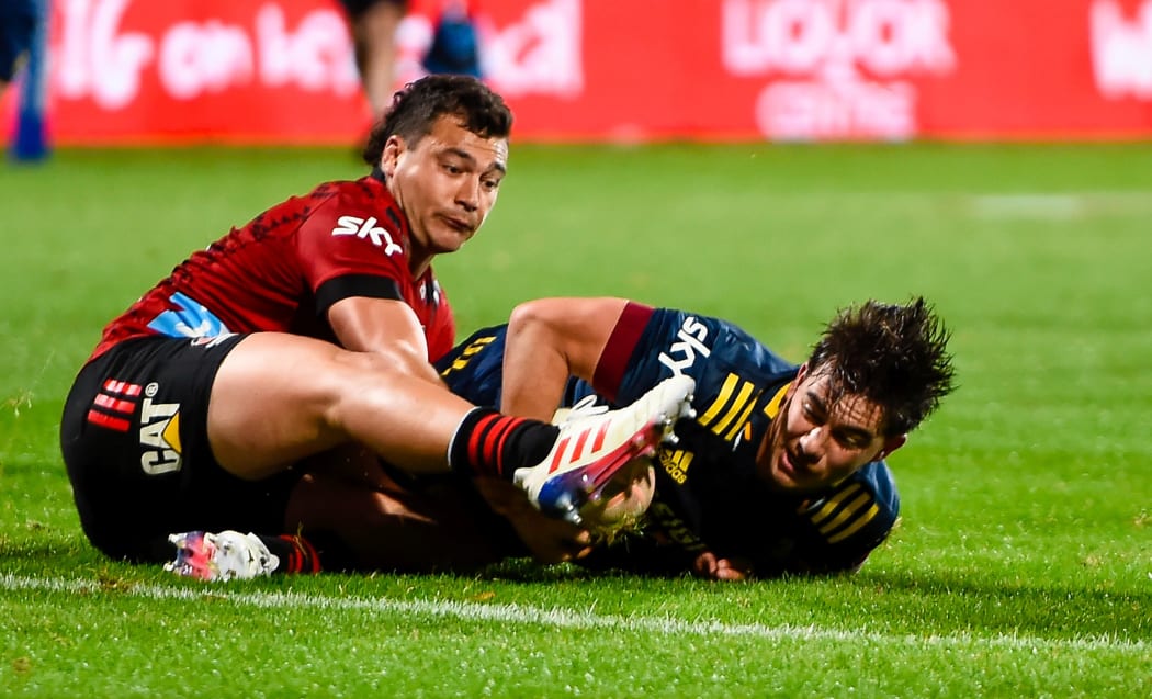 Connor Garden-Bachop scores the matching-winning try for the Highlanders in the tackle of David Havili.