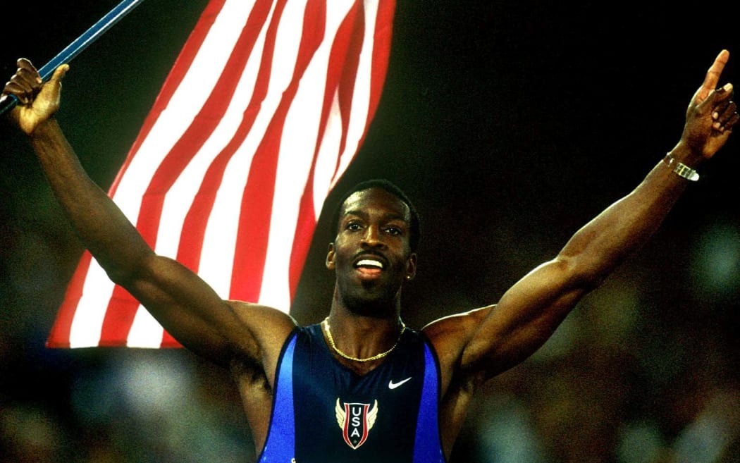 Michael Johnson celebrates winning gold at the Sydney 2000 Olympics.